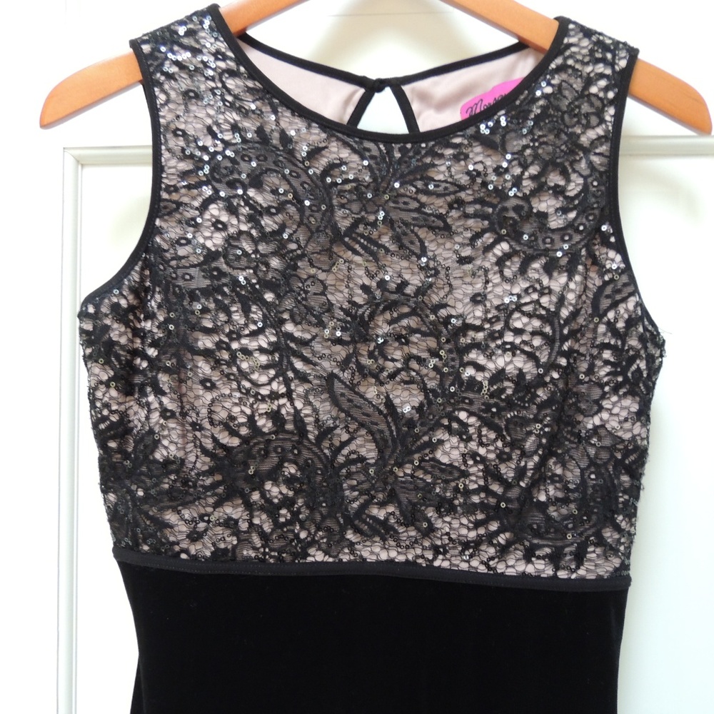 Velvet & Lace Dress OBO - Picture 3 of 8